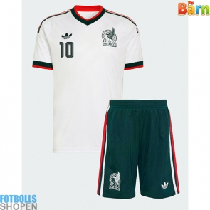 Billiga Mexiko Alexis Vega #10 Bortatröja Barn VM 2026 Kortärmad (+ Korta byxor)